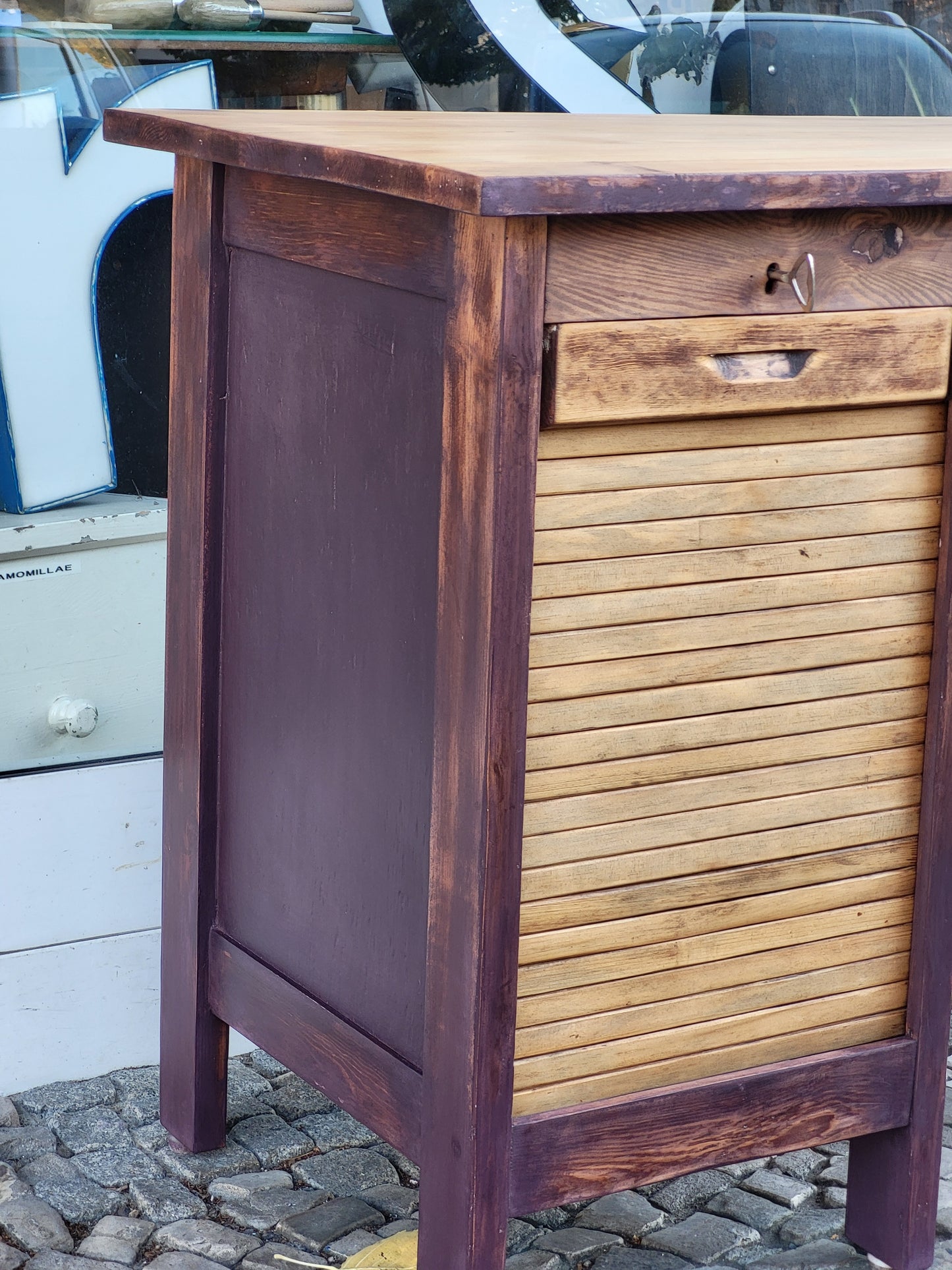 Vintage Schreibtisch in Tyrian Plum