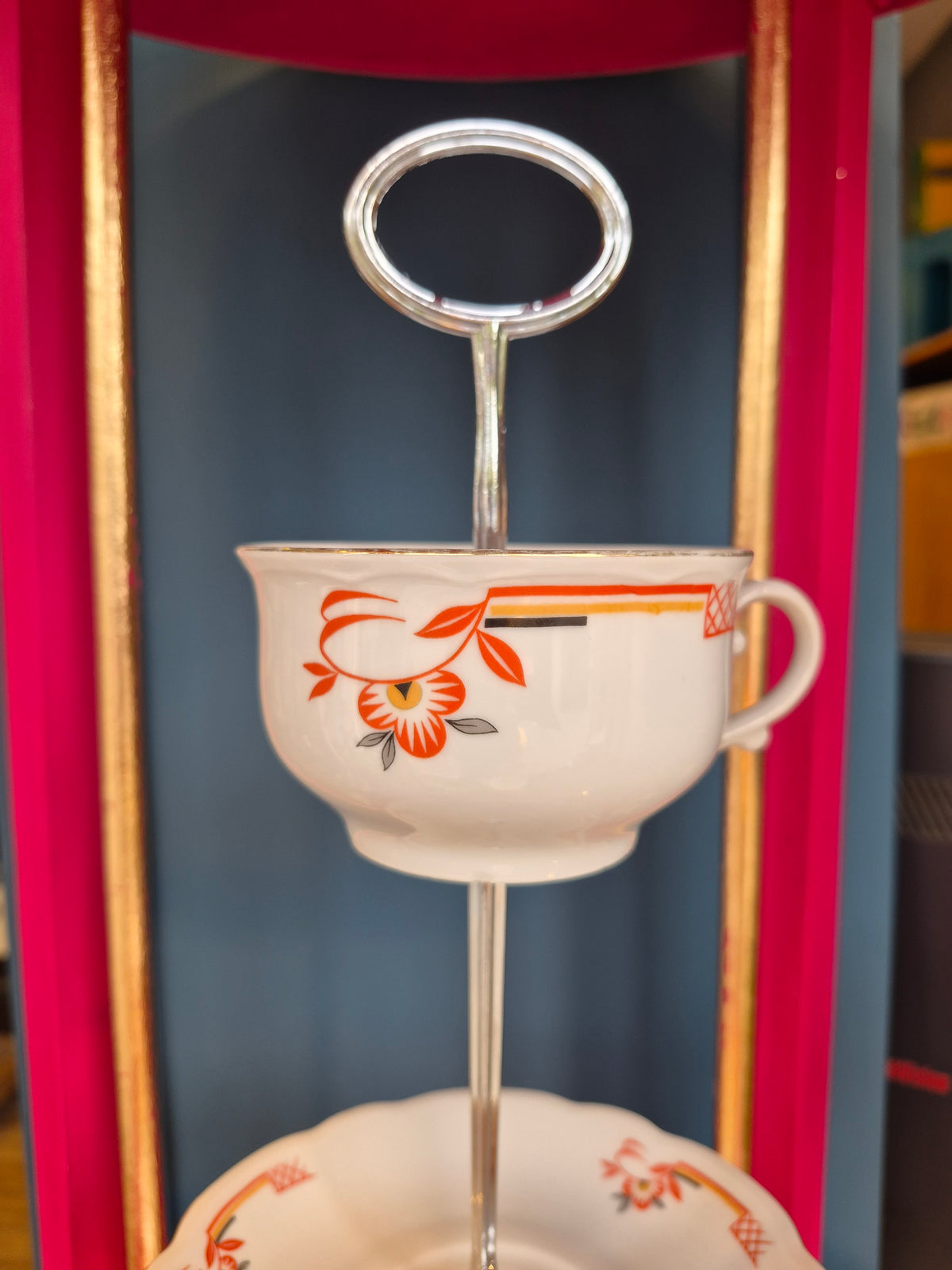 Etagere aus vintage Porzellan